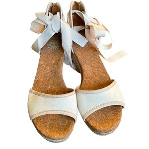 Ugg Amell Women’s  Ankle Tie Sandal Wedge Espadrille. Size 8